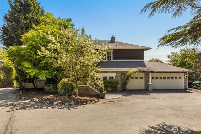 Property photo for 7922 E Mercer Way, Mercer Island photo 4