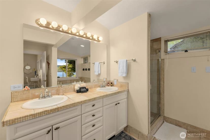 Property photo for 7922 E Mercer Way, Mercer Island photo 19