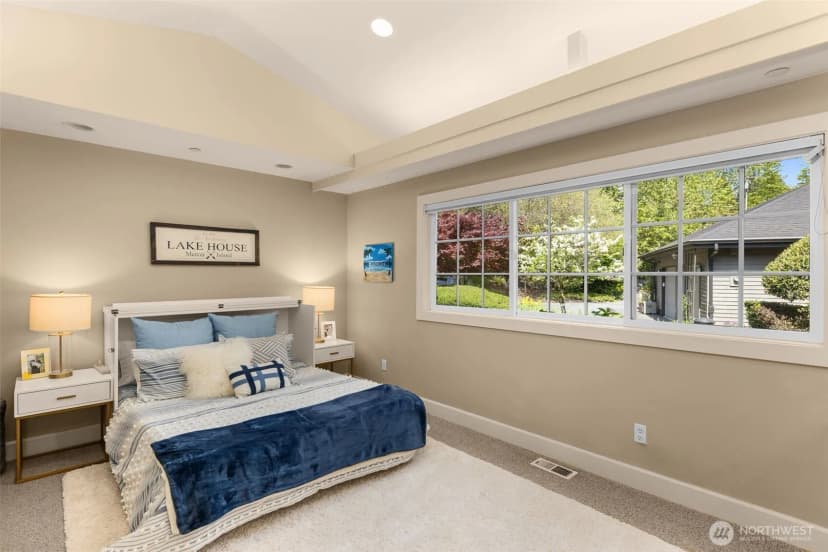 Property photo for 7922 E Mercer Way, Mercer Island photo 21