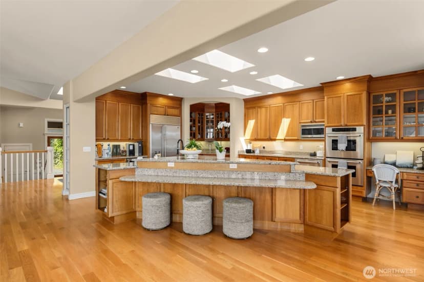 Property photo for 7922 E Mercer Way, Mercer Island photo 10