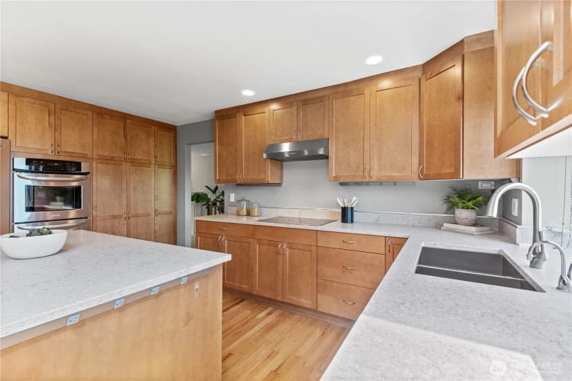Property photo for 15210 Ne 72nd Street, Redmond photo 15
