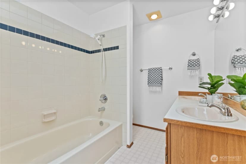 Property photo for 15210 Ne 72nd Street, Redmond photo 25