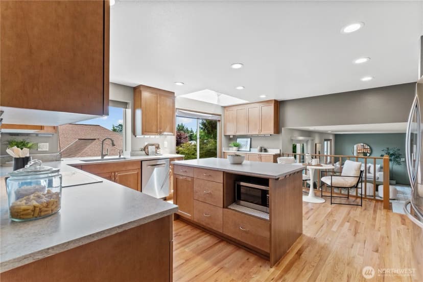 Property photo for 15210 Ne 72nd Street, Redmond photo 11