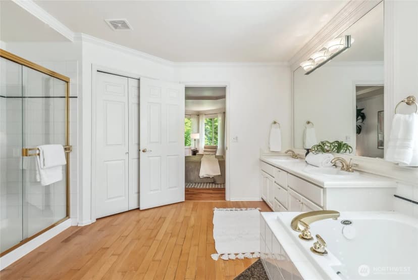 Property photo for 16639 Northup Way, Bellevue photo 18