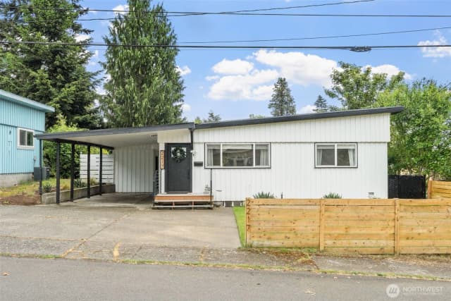 Property photo for 2217 Ne 9th Street, Renton photo 3