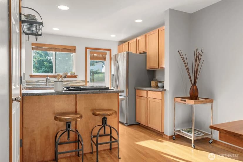 Property photo for 13709 Greenwood Avenue N, Seattle photo 10