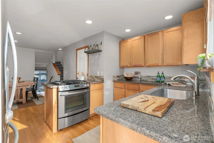 Property photo for 13709 Greenwood Avenue N, Seattle photo 12