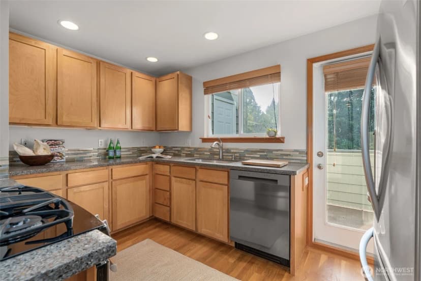 Property photo for 13709 Greenwood Avenue N, Seattle photo 13