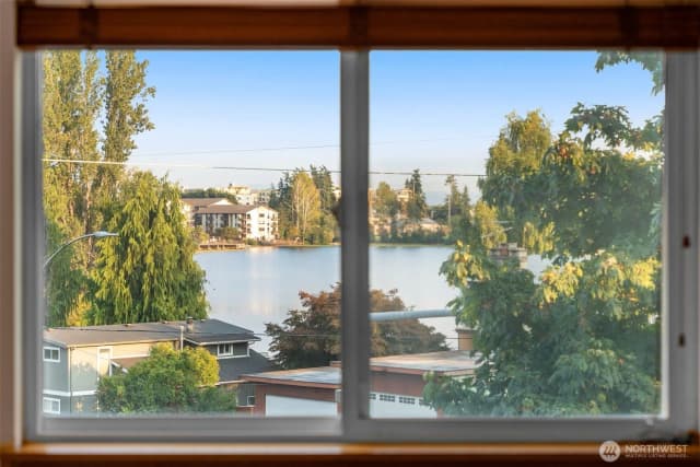 Property photo for 13709 Greenwood Avenue N, Seattle photo 2