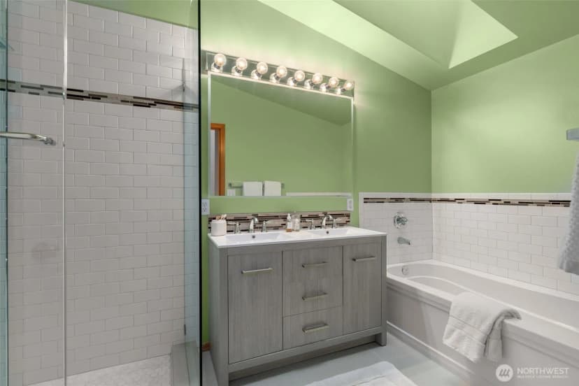 Property photo for 13709 Greenwood Avenue N, Seattle photo 17