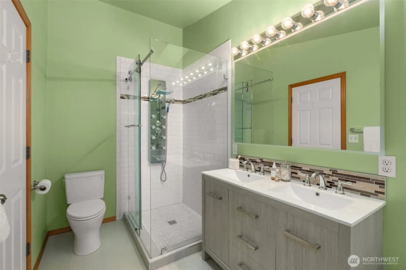 Property photo for 13709 Greenwood Avenue N, Seattle photo 16