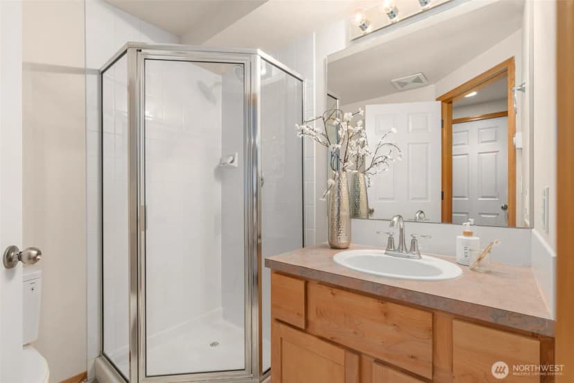 Property photo for 13709 Greenwood Avenue N, Seattle photo 21