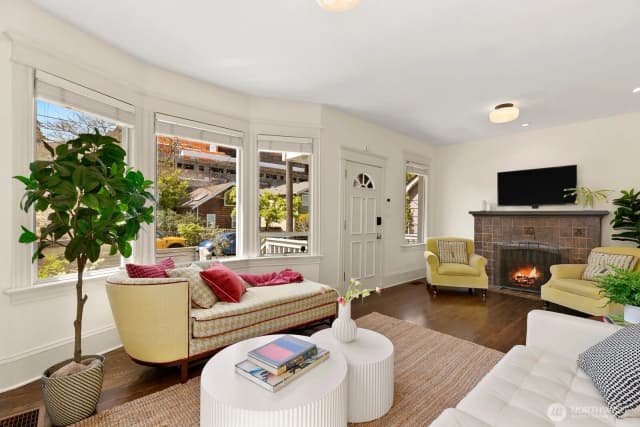 Property photo for 514 30th Avenue E, Seattle photo 3