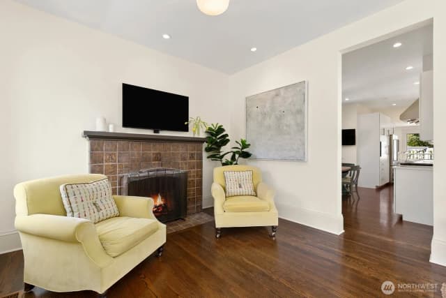 Property photo for 514 30th Avenue E, Seattle photo 4