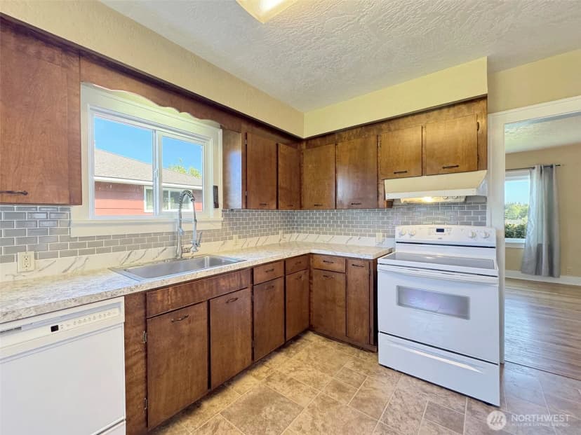 Property photo for 616 E 10th Street, Port Angeles photo 10