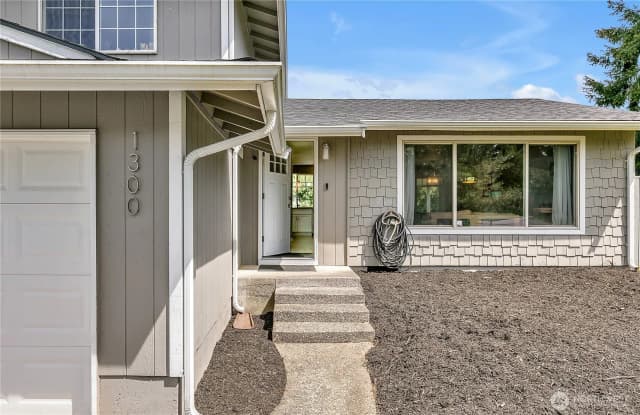 Property photo for 1300 Rhododendron Court Ne, Olympia photo 3