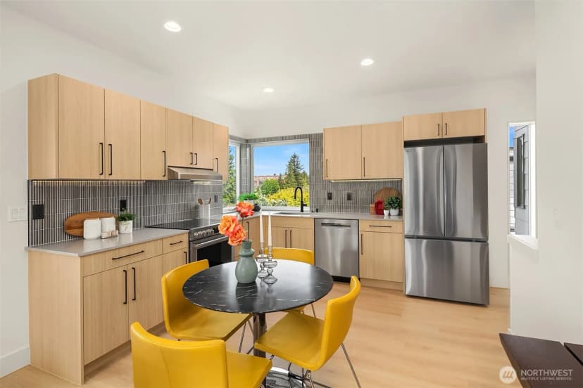 Property photo for 3650 51st Avenue Sw #b, Seattle photo 4