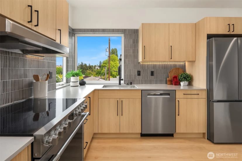 Property photo for 3650 51st Avenue Sw #b, Seattle photo 6