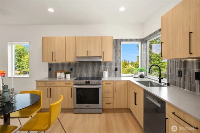 Property photo for 3650 51st Avenue Sw #b, Seattle photo 5