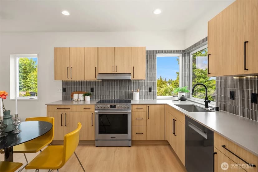 Property photo for 3650 51st Avenue Sw #b, Seattle photo 5