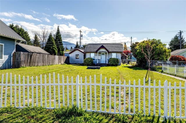 Property photo for 216 E 9th Street, Port Angeles