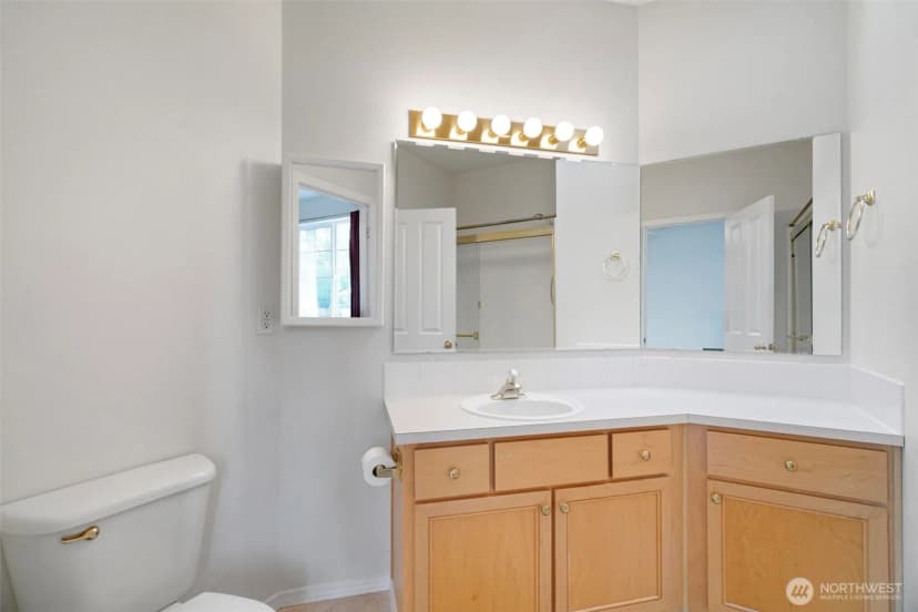 Property photo for 823 Landing Way, Centralia photo 18