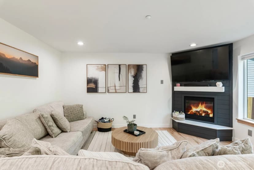 Property photo for 3561 Skylark Loop, Bellingham photo 16