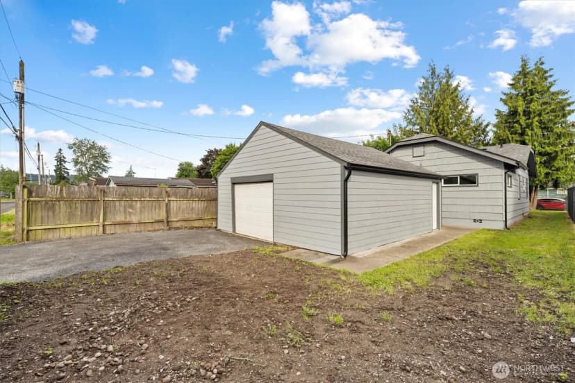 Property photo for 320 Beech Street, Longview photo 28