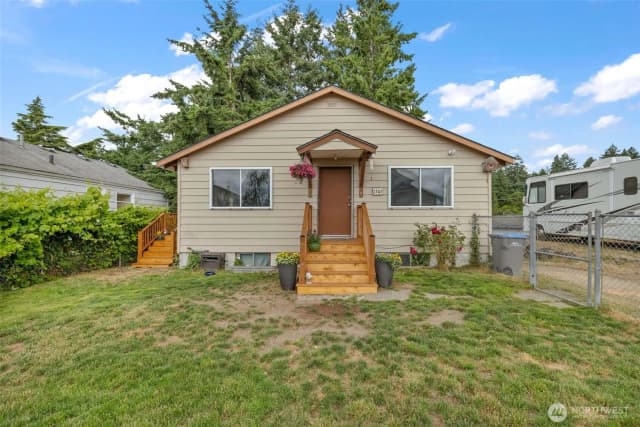 Property photo for 1301 Humphrey Avenue W, Bremerton photo 2