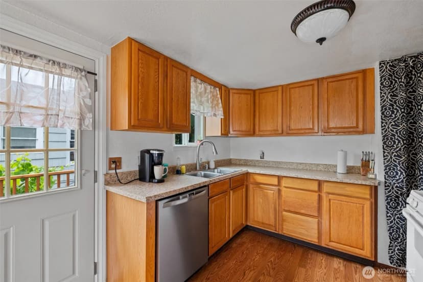 Property photo for 1301 Humphrey Avenue W, Bremerton photo 10