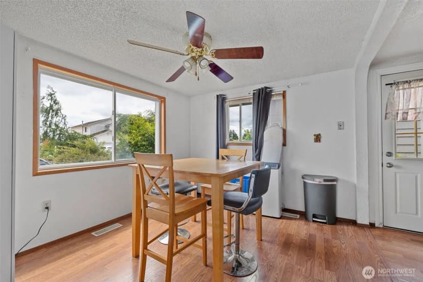Property photo for 1301 Humphrey Avenue W, Bremerton photo 7