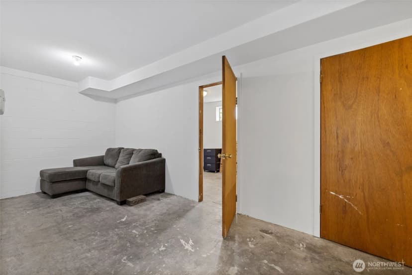 Property photo for 1301 Humphrey Avenue W, Bremerton photo 19