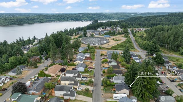 Property photo for 1301 Humphrey Avenue W, Bremerton photo 4
