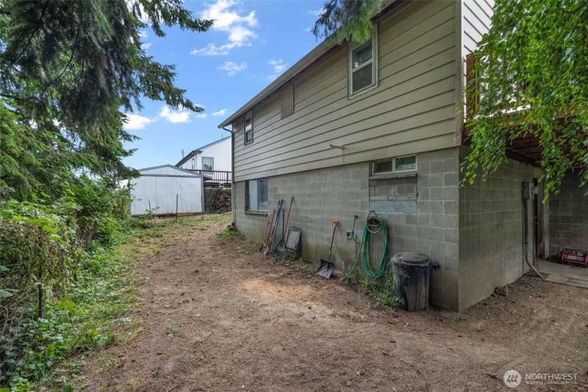 Property photo for 1301 Humphrey Avenue W, Bremerton photo 30