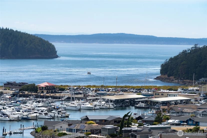Property photo for 1808 Highland Dr, Anacortes photo 2