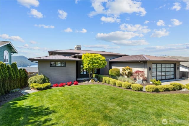 Property photo for 1808 Highland Dr, Anacortes photo 3