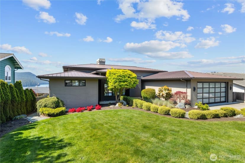 Property photo for 1808 Highland Dr, Anacortes photo 3