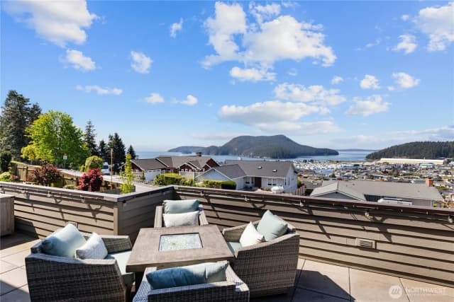 Property photo for 1808 Highland Dr, Anacortes