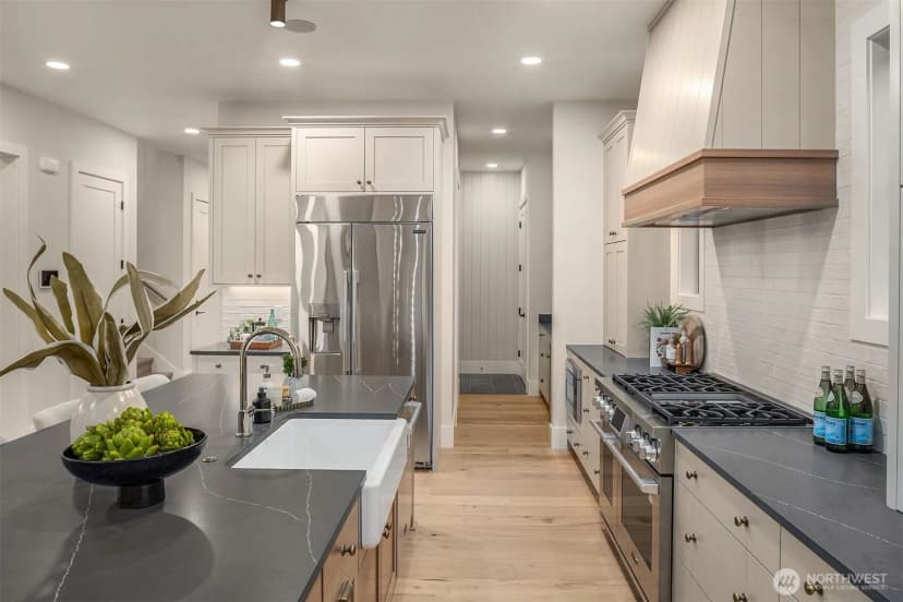 Property photo for 3229 Ne 94th Street, Seattle photo 11