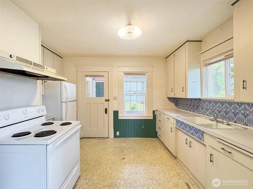 Property photo for 702 E 2nd Street, Port Angeles photo 7