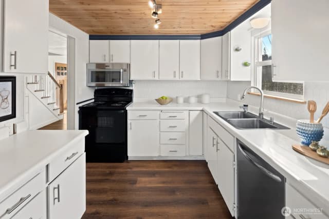 Property photo for 8307 27th Avenue Nw, Seattle photo 5
