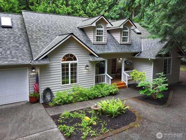 Property photo for 1180 Cedar Circle, Langley photo 2