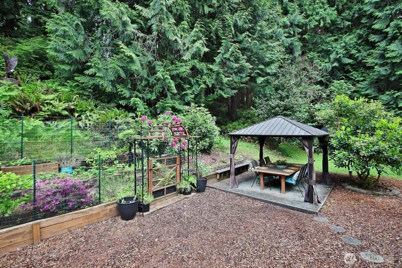 Property photo for 1180 Cedar Circle, Langley photo 9
