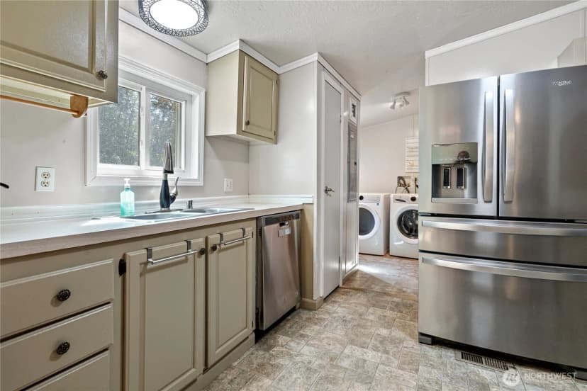 Property photo for 33415 82nd Avenue S, Roy photo 10