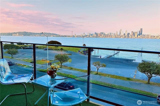 Property photo for 1221 Harbor Avenue Sw #305, Seattle photo 4