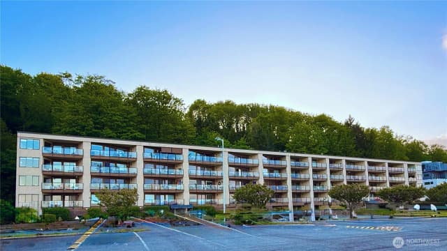 Property photo for 1221 Harbor Avenue Sw #305, Seattle photo 2