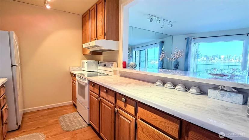 Property photo for 1221 Harbor Avenue Sw #305, Seattle photo 11