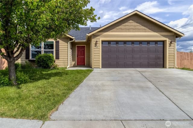 Property photo for 301 Ne Danner Lane, College Place