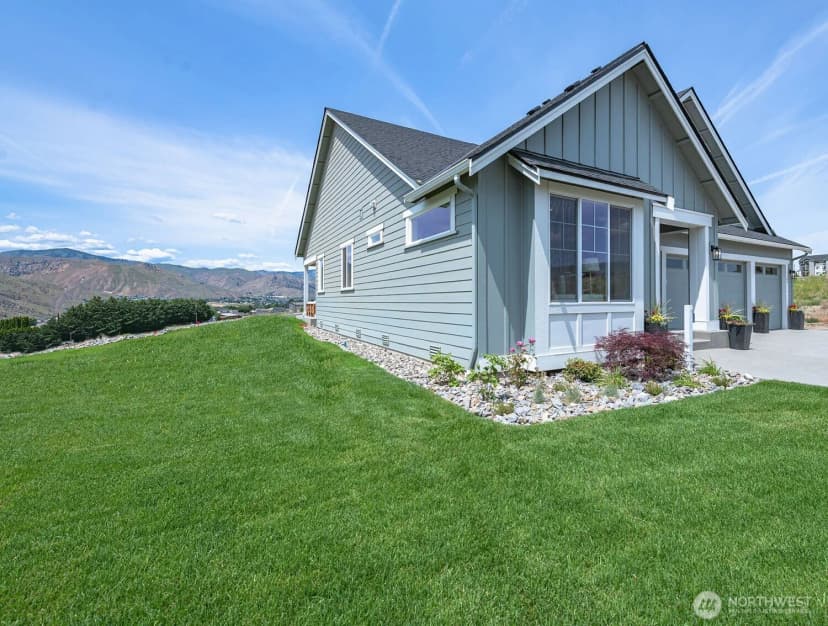 Property photo for 1502 S Kelvin Court, East Wenatchee photo 2