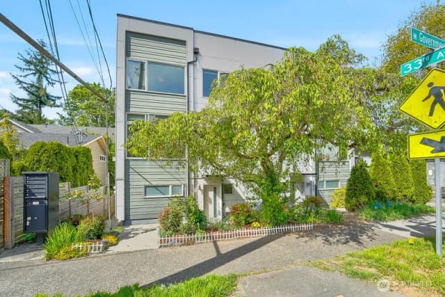 Property photo for 3236 W Government Way, Seattle photo 2